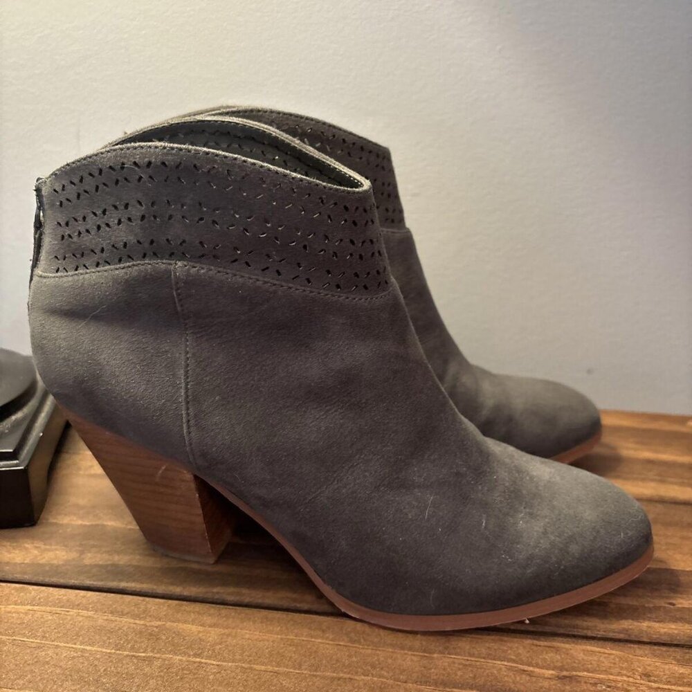 Violet & Red Olive Gray Suede-like Heeled Booties. Size 7. Jackson. Casual.